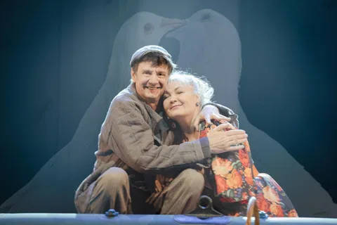 Спектакль «Любовь и голуби»