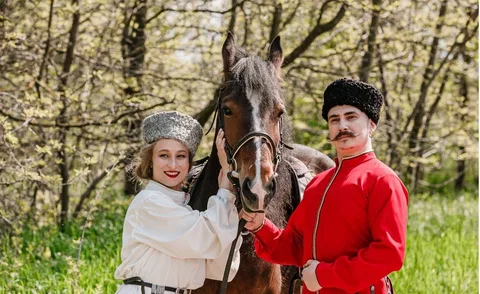 "КУБАНСКИЕ КАЗАКИ НА ЯРМАРКЕ" Музыкально- театрализованное представлениеГКА "Ивушка"