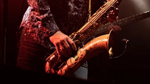 Вечерняя прогулка на теплоходе с саксофоном